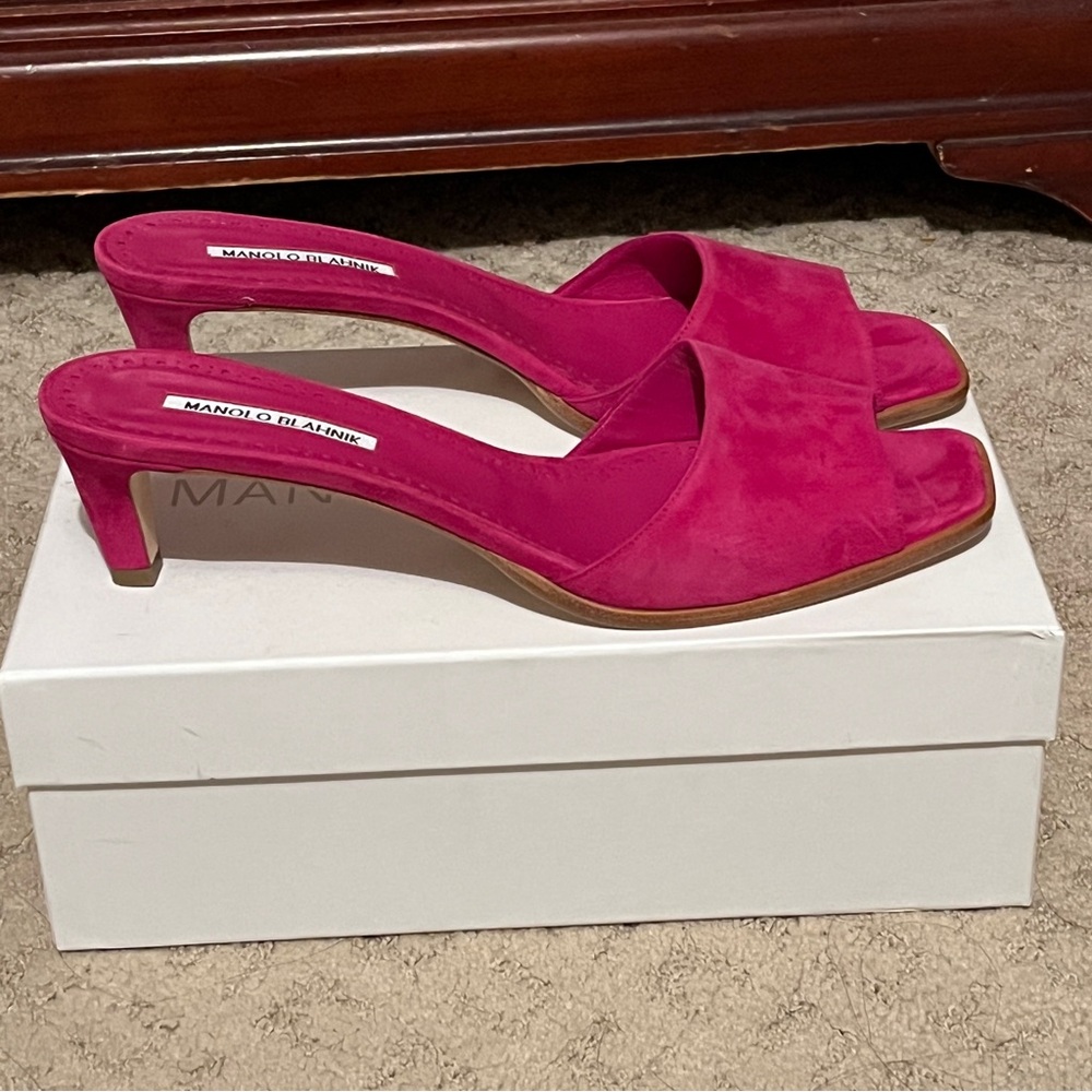 NIB Manolo Blahnik Araspemu Pink Suede Mules